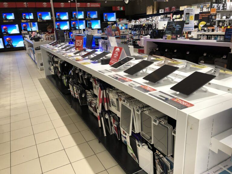Carrefour Belgium displays tablets with InVue's retail security solutions