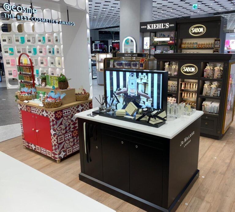 Kiehl's products securely displayed using L430 smart locks