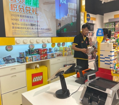 Lego store with NE150 Convertible POS Stand