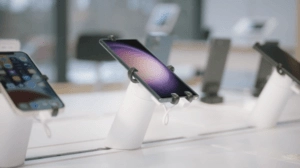 OnePODs with phones in a display