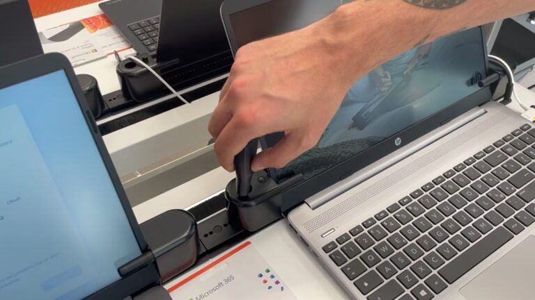 Expert Link, a new concept store leverages InVue’s OneKEY ecosystem™.
