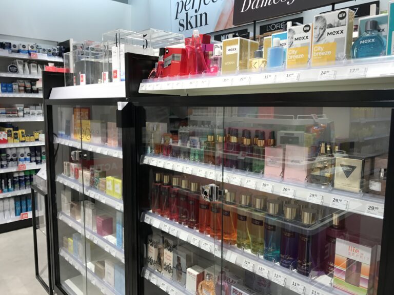 Glass display securing perfumes, lotions, fragrances and other products with a smart lock.
