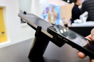 OnePOD Max. Access Phone Display InVue