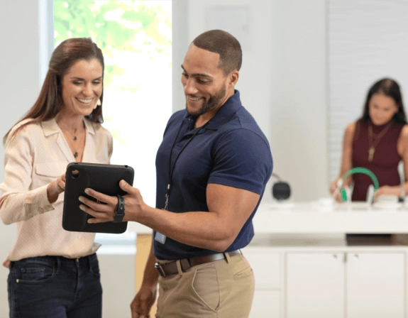Man and woman looking at a mPOS solution in a retail setting
