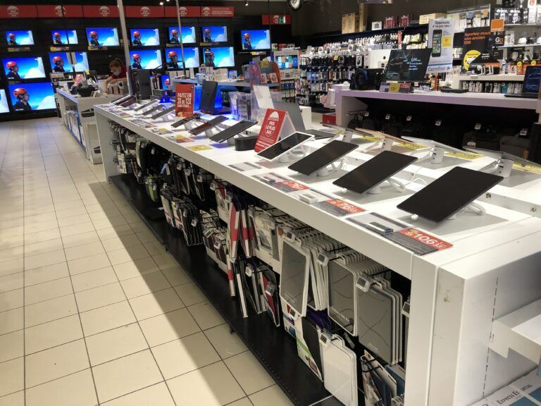 Carrefour Belgium displays tablets with InVue's retail security solutions