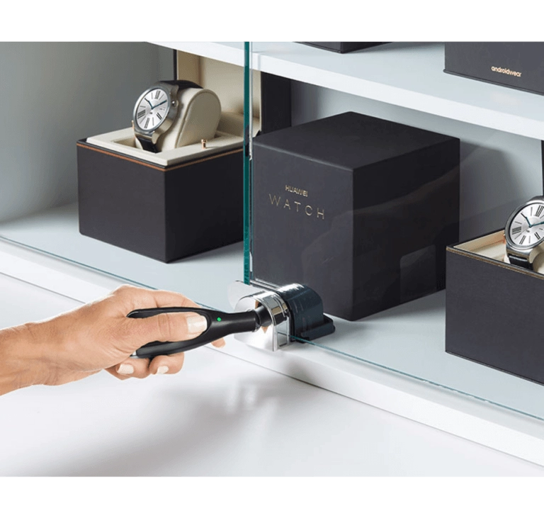 Self-Latching Showcase Lock being unlocked by OneKEY