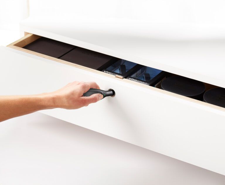 InVue smart lock for drawers being unlocked by a OneKEY