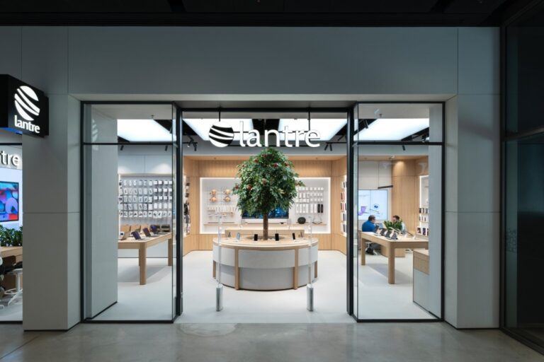 Exterior of Lantre wireless store in Poland