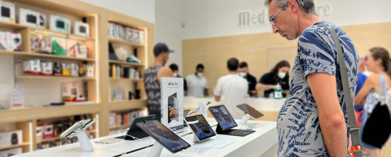 The Omnichannel Retail Wave: How the Cohesion of Online and In-Store Buying Is Shaping a New Era in Retail