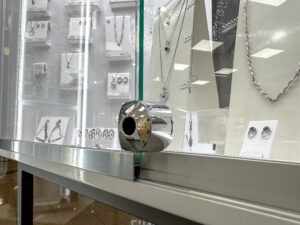 Halldór Ólafsson Úr og Skartgripir_InVue Jewelry Locks Jewelry Security Jewelry Locks with no keys