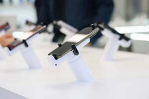 Smartphone being displayed by OnePOD Max at Claro's retail store
